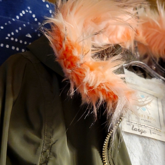 Army green jacket with pink fur - Picture 2 of 3
